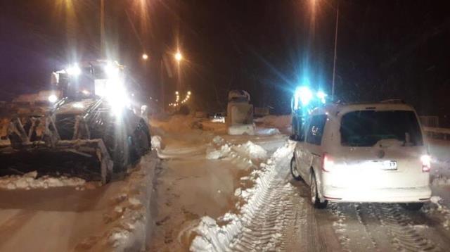 54 yıl sonra bir ilk gerçekleşti! 50 santimetreyi bulan kar Gaziantep'te hayatı felç etti