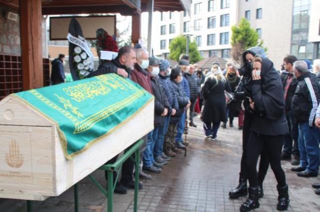 Cenazede tek yürek oldular! Şafak Mahmutyazıcıoğlu'nun eski eşi ve Ece Erken aynı karede
