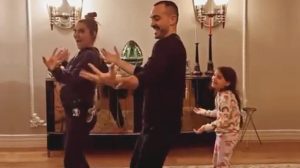 Demet Akalın, kızı ve Okan Kurt'la TikTok'taki dans akımına uydu