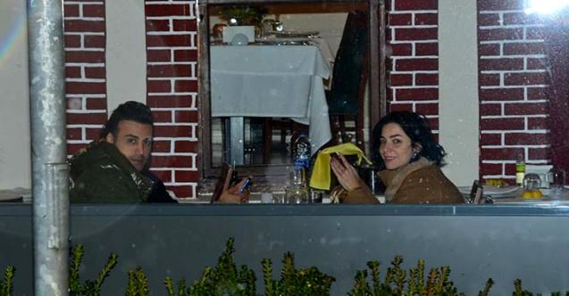 Erkan Şen'den ayrılan Merve Boluğur, şarkıcı Emre Kaya ile yemek yerken yakalandı