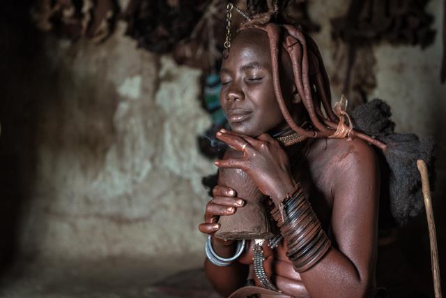 Eşi benzeri yok! Himba Kabilesi kadınlarının hamile kalmak için yaptıkları şey çok ilginç