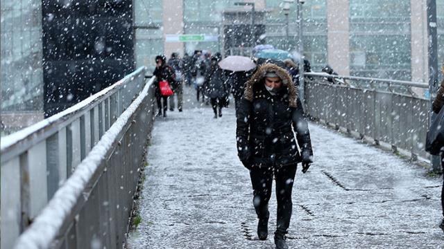 İstanbul'daki kuvvetli kar yağışı için bir uyarı da Meteoroloji'den: Cuma'dan itibaren 5 güne dikkat