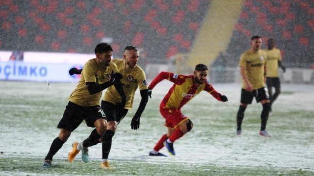 Son Dakika: 21 Ocak Cuma günü oynanması planlanan Yeni Malatya-Beşiktaş maçı 22 Ocak Cumartesi gününe alındı