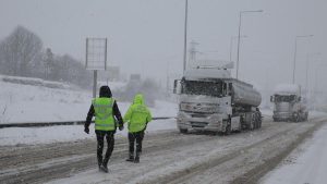 Son Dakika! AFAD: Aşırı kar yağışları nedeniyle birçok ilde ulaşım aksamaları ve kazalar yaşanıyor