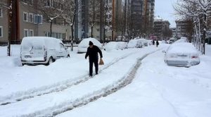 Son Dakika! Kar yağışının etkili olduğu İstanbul'da Vali Yerlikaya'dan vatandaşlara önemli uyarı: Zorunlu olmadıkça trafiğe çıkmayalım