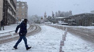 Yoğun kar yağışının beklendiği Sinop'ta valilikten vatandaşlara "Sokağa çıkmayın" uyarısı