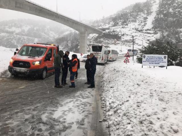 Zonguldak-İstanbul yolu heyelan nedeniyle ulaşıma kapandı! Araçlar alternatif yollara yönlendirildi